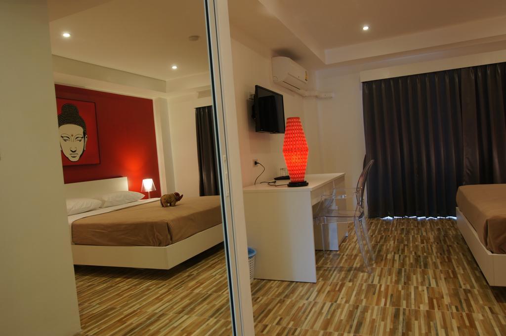 Lotus Art Guesthouse Pattaya Phòng bức ảnh